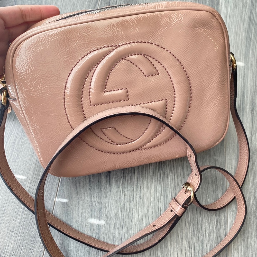 Gucci Soho disco Patent Beige